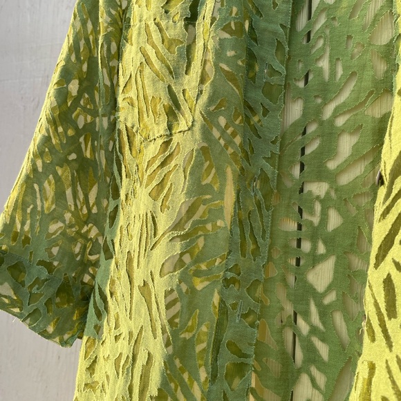 Green 3/4 sleeve button down top - Resort wear - Picture 7 of 9